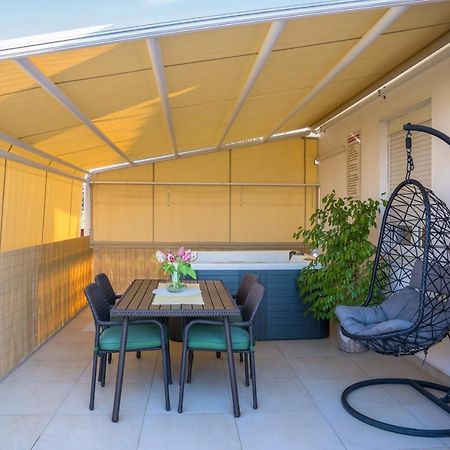 Apartment Paula With Private Jacuzzi And Parking- Near The Beach Zadar Bagian luar foto