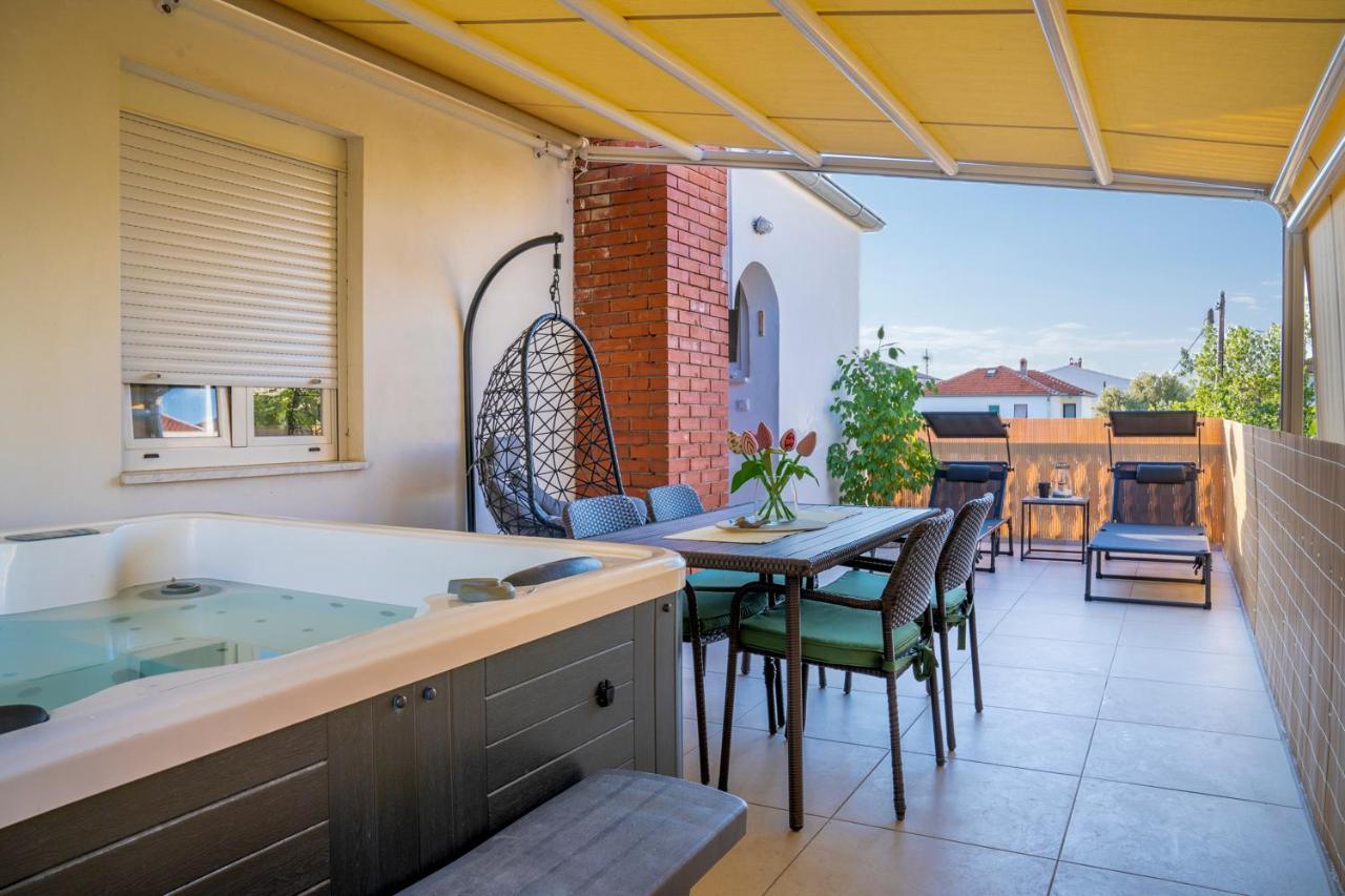 Apartment Paula With Private Jacuzzi And Parking- Near The Beach Zadar Bagian luar foto