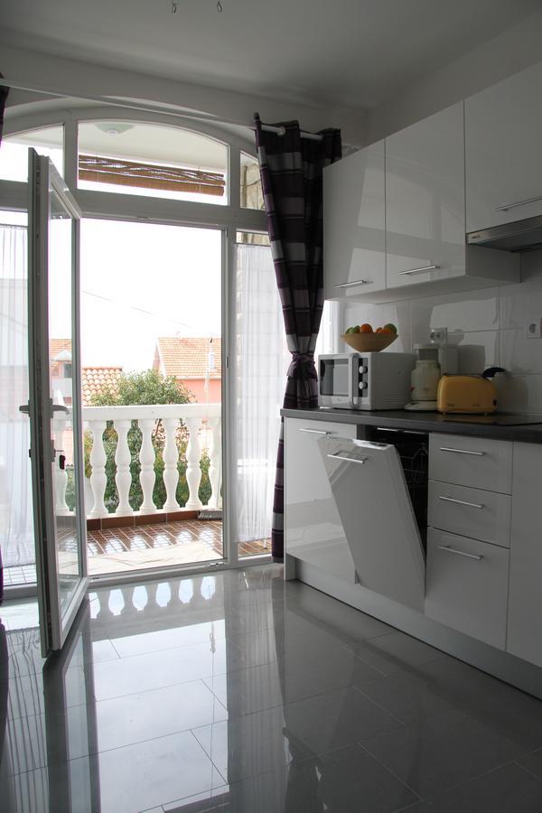Apartment Paula With Private Jacuzzi And Parking- Near The Beach Zadar Bagian luar foto