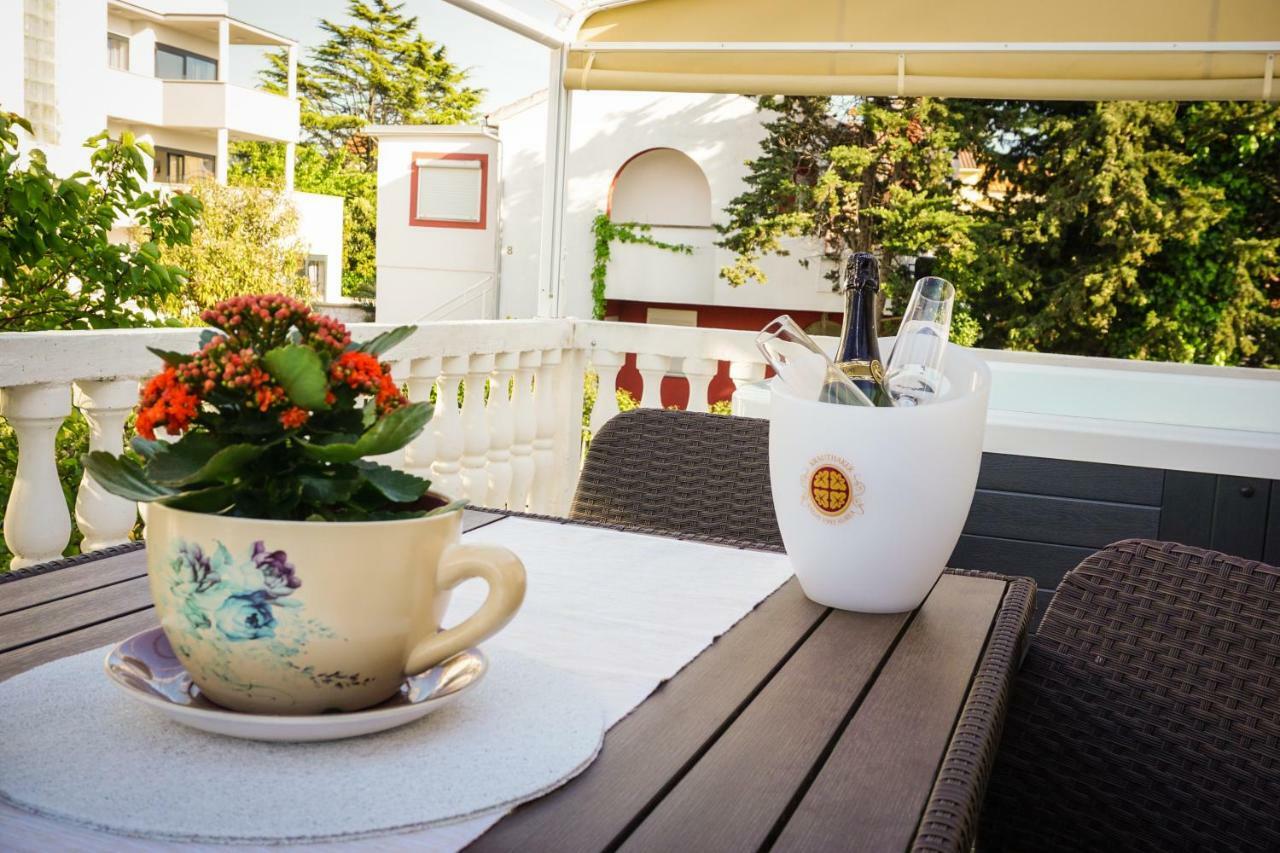 Apartment Paula With Private Jacuzzi And Parking- Near The Beach Zadar Bagian luar foto