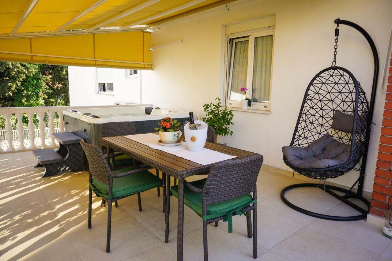 Apartment Paula With Private Jacuzzi And Parking- Near The Beach Zadar Bagian luar foto