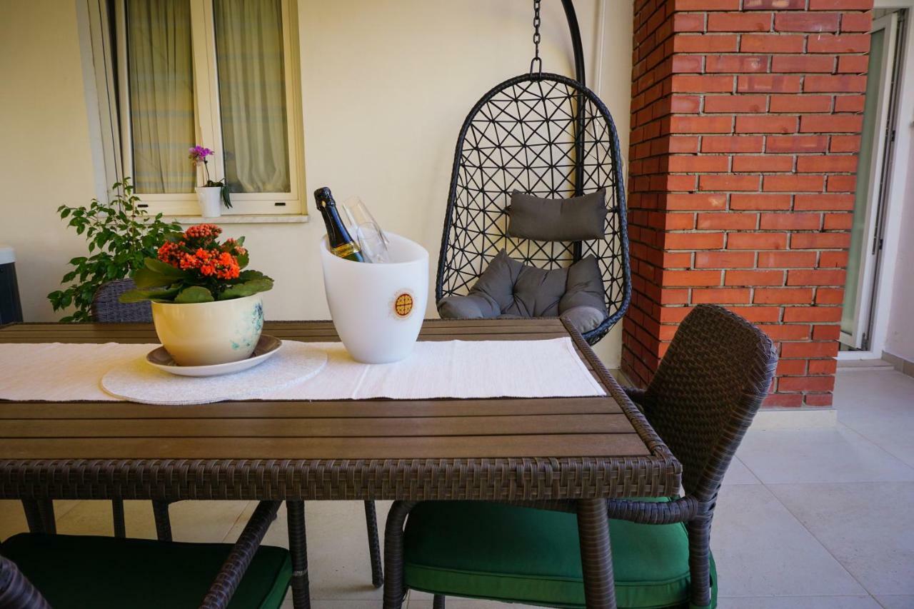 Apartment Paula With Private Jacuzzi And Parking- Near The Beach Zadar Bagian luar foto