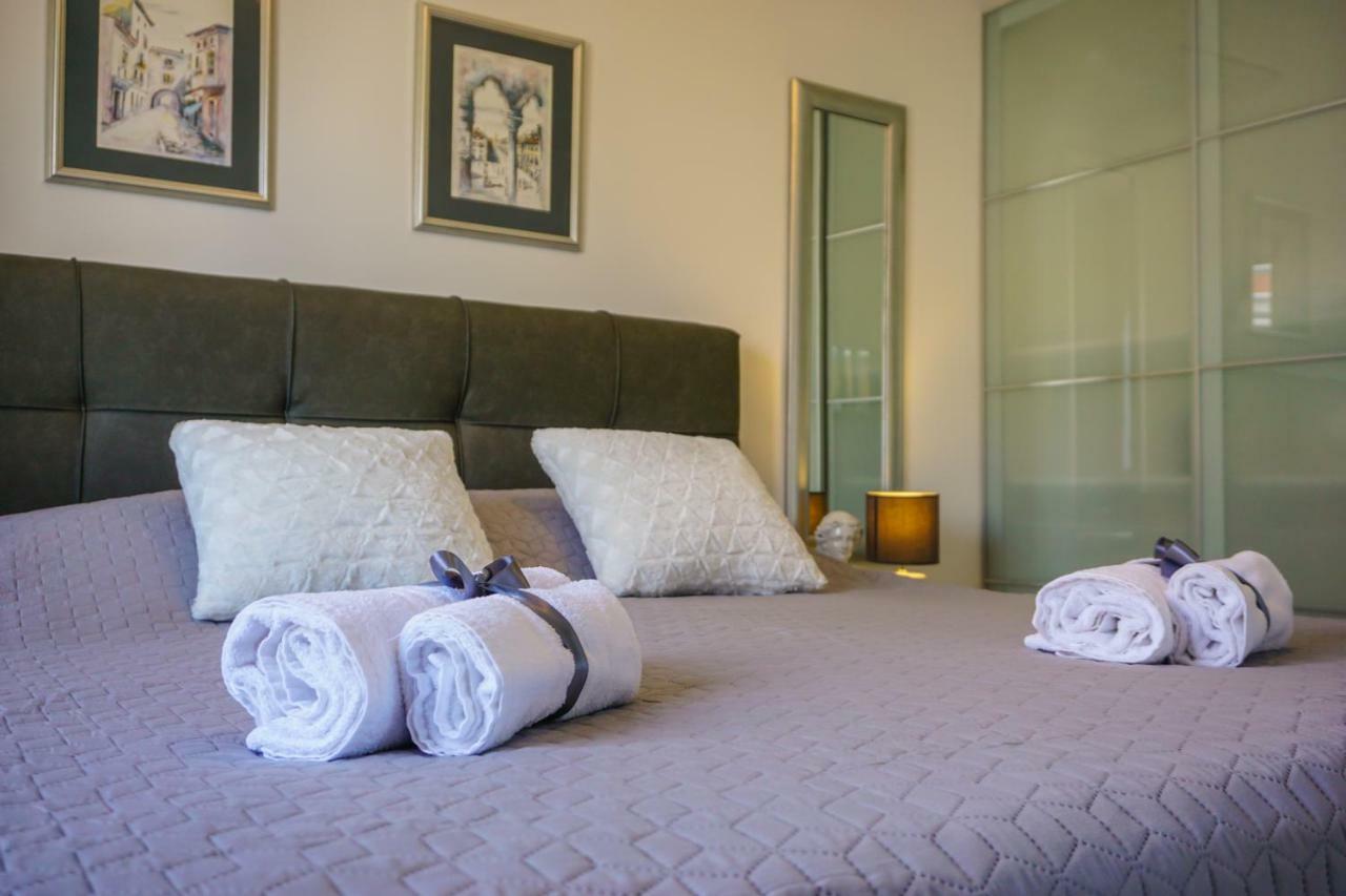 Apartment Paula With Private Jacuzzi And Parking- Near The Beach Zadar Bagian luar foto