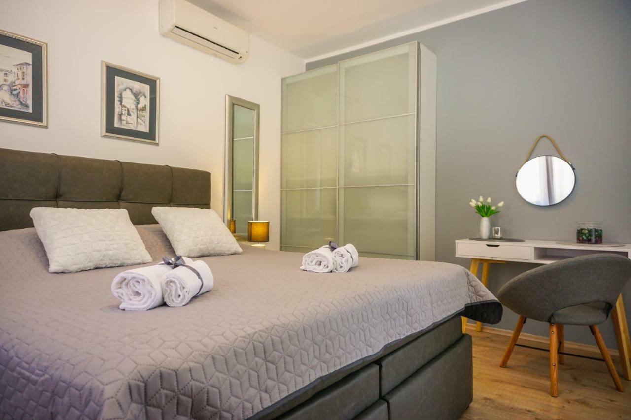 Apartment Paula With Private Jacuzzi And Parking- Near The Beach Zadar Bagian luar foto