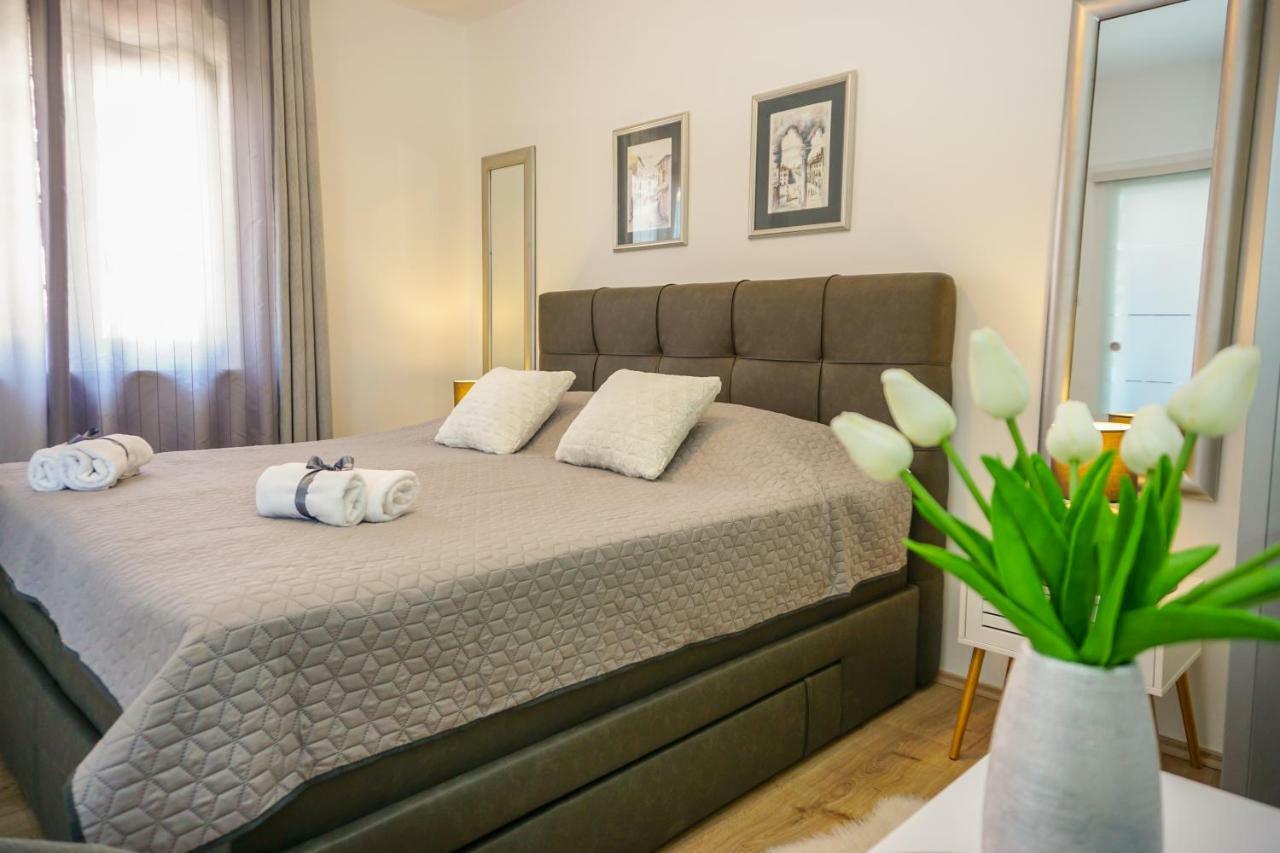 Apartment Paula With Private Jacuzzi And Parking- Near The Beach Zadar Bagian luar foto