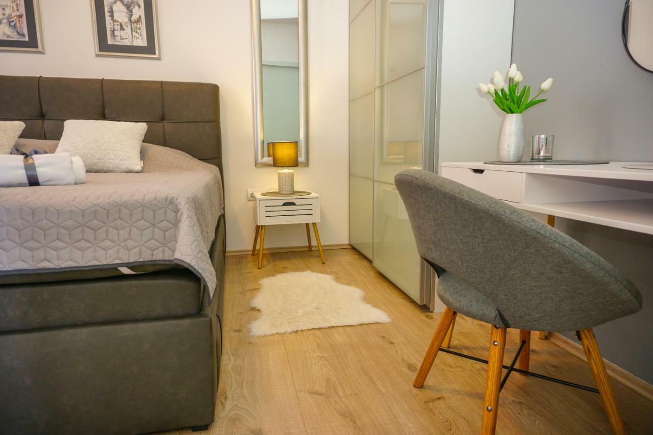 Apartment Paula With Private Jacuzzi And Parking- Near The Beach Zadar Bagian luar foto