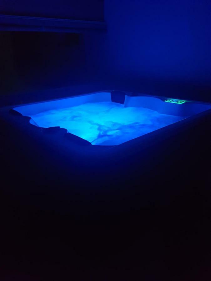 Apartment Paula With Private Jacuzzi And Parking- Near The Beach Zadar Bagian luar foto